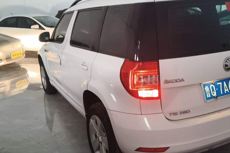 Used Skoda Yeti 2017 TSI280 DSG Advanced Edition Rear Left 45 Deg