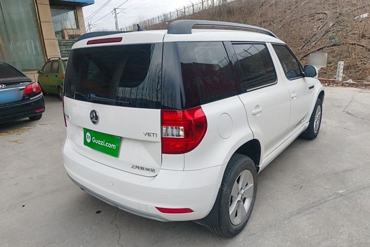 Used Skoda Yeti 2017 1.6L Manual Front-Wheel-Drive Version Rear Right 45 Deg