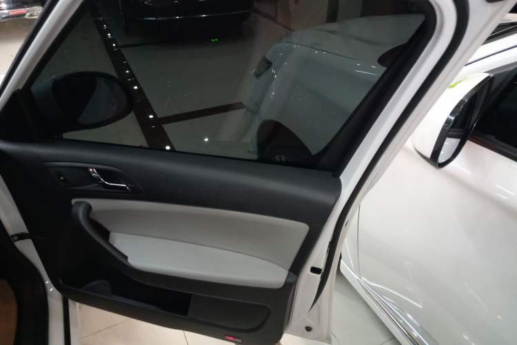 Used Skoda Yeti 2017 TSI280 DSG Advanced Edition Right Front Door Interior