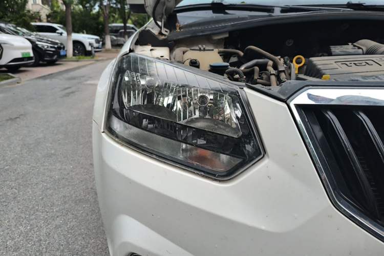 Used Skoda Yeti 2017 TSI280 DSG Car Enjoy Brothers Edition Right Front Headlight