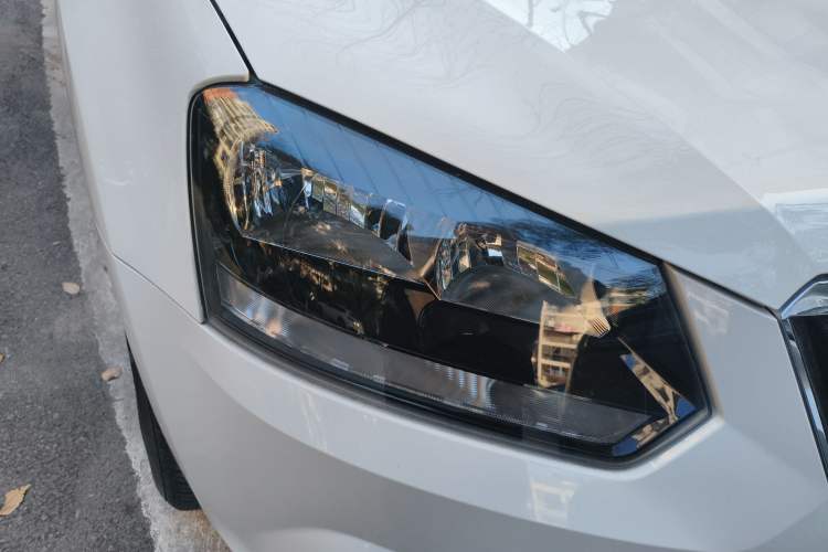 Used Skoda Yeti 2017 TSI280 DSG Advanced Edition Right Front Headlight