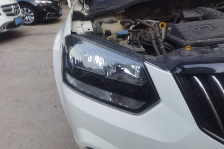 Used Skoda Yeti 2017 TSI280 DSG Innovation Edition Right Front Headlight