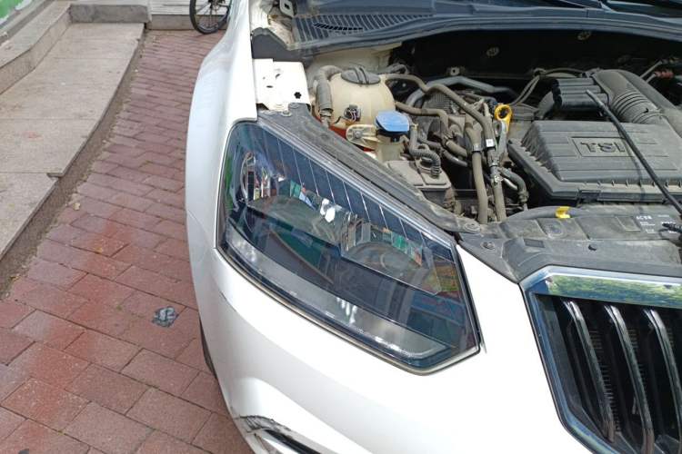 Used Skoda Yeti 2017 TSI280 DSG Car Enjoy Brothers Edition Right Front Headlight