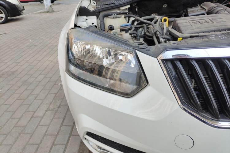 Used Skoda Yeti 2017 TSI280 DSG Advanced Edition Right Front Headlight