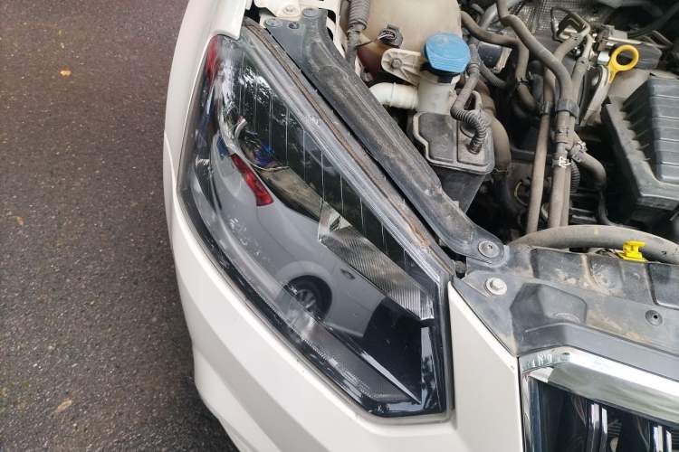 Used Skoda Yeti 2017 TSI280 DSG Advanced Edition Right Front Headlight