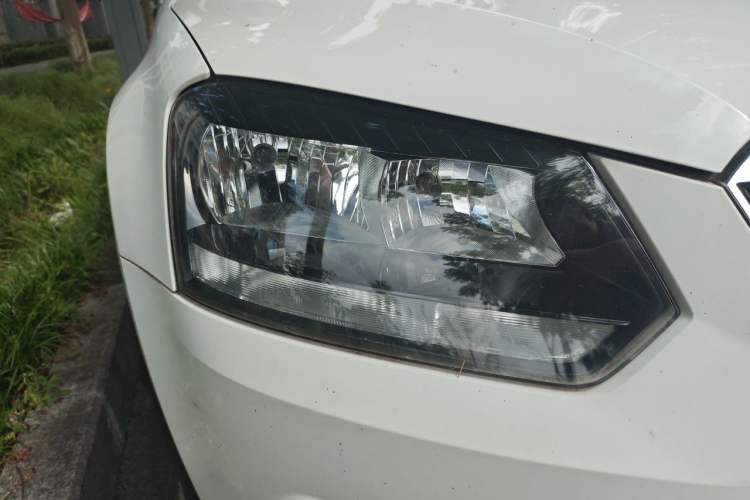 Used Skoda Yeti 2017 TSI280 DSG Advanced Edition Right Front Headlight