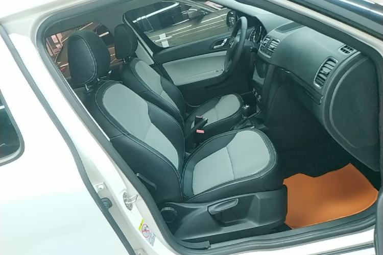 Used Skoda Yeti 2017 TSI280 DSG Advanced Edition Right Front Seat