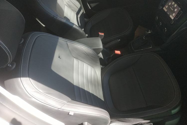Used Skoda Yeti 2017 TSI280 DSG Car Enjoy Brothers Edition Right Front Seat