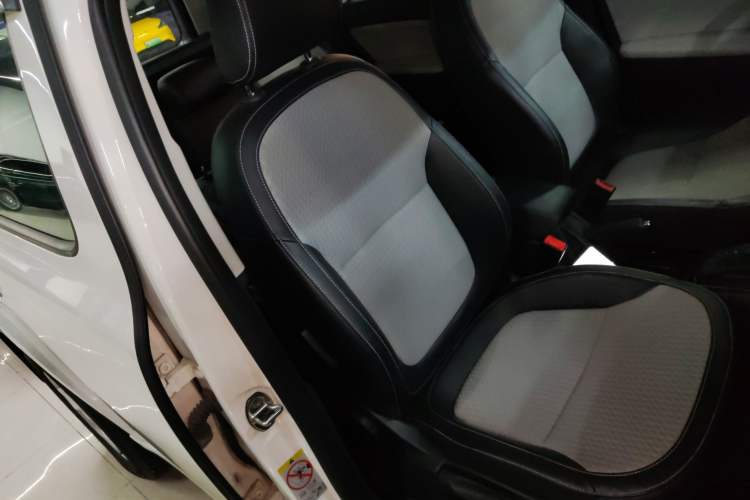 Used Skoda Yeti 2017 TSI280 DSG Advanced Edition Right Front Seat