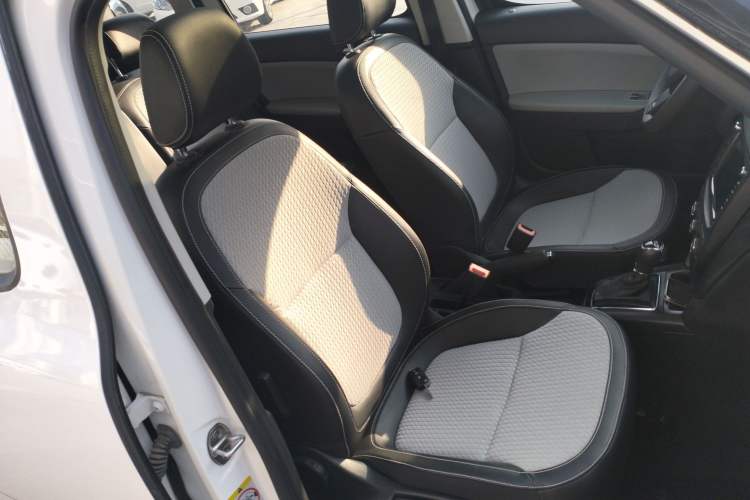 Used Skoda Yeti 2017 TSI280 DSG Advanced Edition Right Front Seat