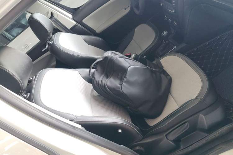 Used Skoda Yeti 2017 TSI280 DSG Advanced Edition Right Front Seat