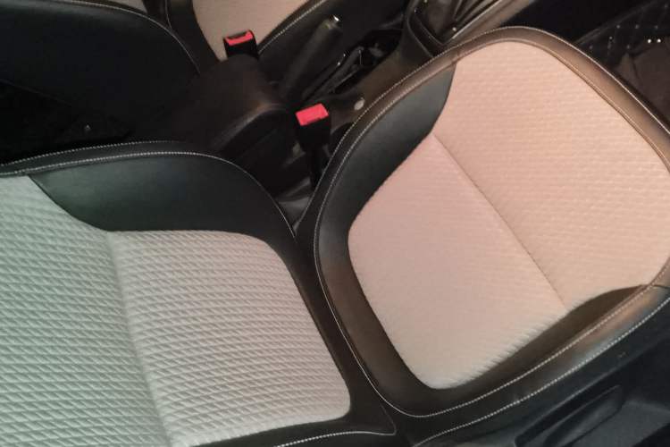 Used Skoda Yeti 2017 TSI280 DSG Advanced Edition Right Front Seat