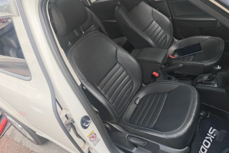 Used Skoda Yeti 2017 TSI280 DSG Car Enjoy Brothers Edition Right Front Seat