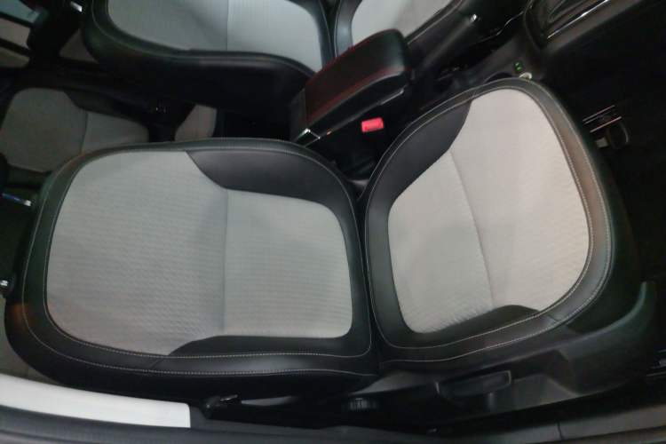 Used Skoda Yeti 2017 TSI280 DSG Advanced Edition Right Front Seat