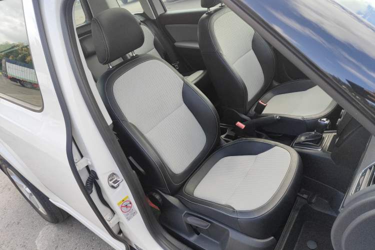 Used Skoda Yeti 2017 TSI280 DSG Advanced Edition Right Front Seat
