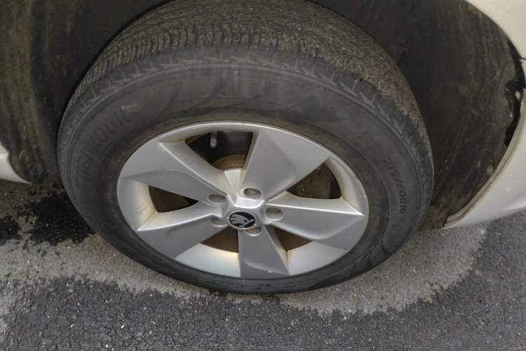 Used Skoda Yeti 2017 TSI280 DSG Advanced Edition Right Front Wheel Hub