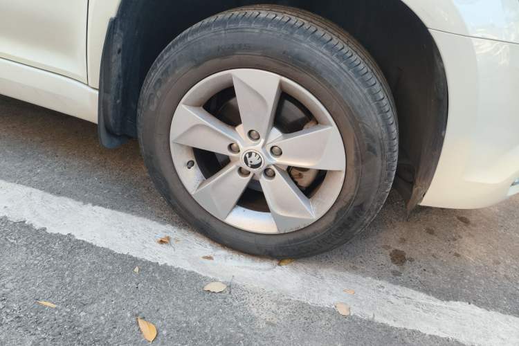 Used Skoda Yeti 2017 TSI280 DSG Advanced Edition Right Front Wheel Hub