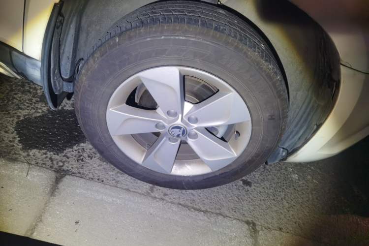 Used Skoda Yeti 2017 TSI280 DSG Advanced Edition Right Front Wheel Hub