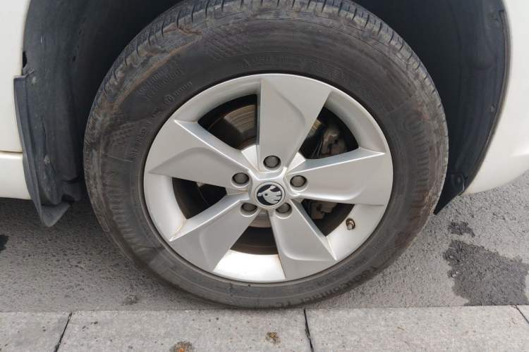 Used Skoda Yeti 2017 TSI280 DSG Advanced Edition Right Front Wheel Hub