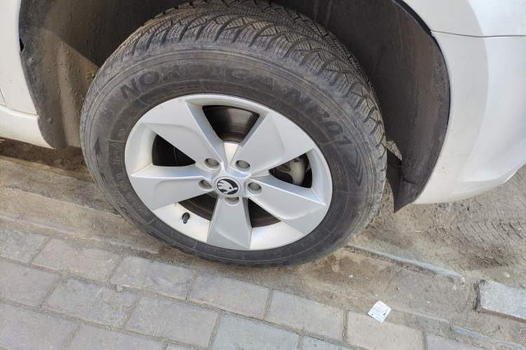 Used Skoda Yeti 2017 TSI280 DSG Advanced Edition Right Front Wheel Hub