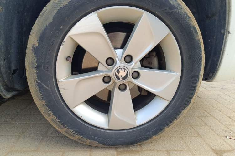 Used Skoda Yeti 2017 TSI280 DSG Advanced Edition Right Front Wheel Hub