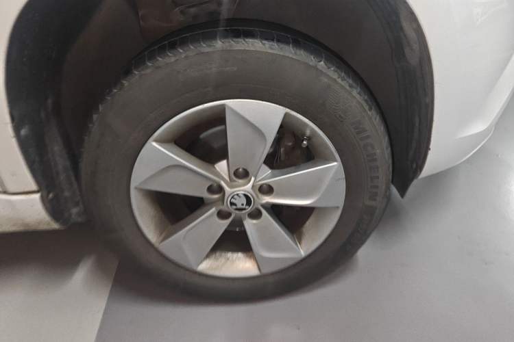 Used Skoda Yeti 2017 TSI280 DSG Car Enjoy Brothers Edition Right Front Wheel Hub