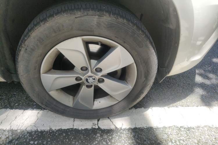 Used Skoda Yeti 2017 TSI280 DSG Advanced Edition Right Front Wheel Hub