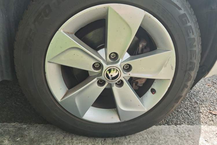 Used Skoda Yeti 2017 TSI280 DSG Advanced Edition Right Front Wheel Hub