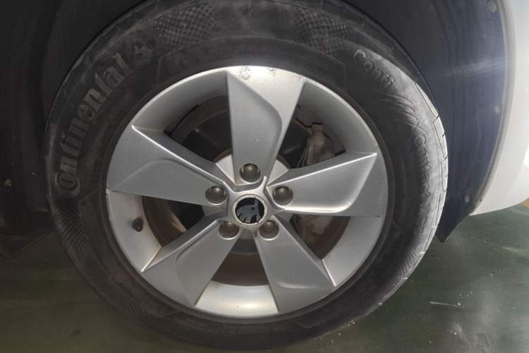 Used Skoda Yeti 2017 TSI280 DSG Advanced Edition Right Front Wheel Hub