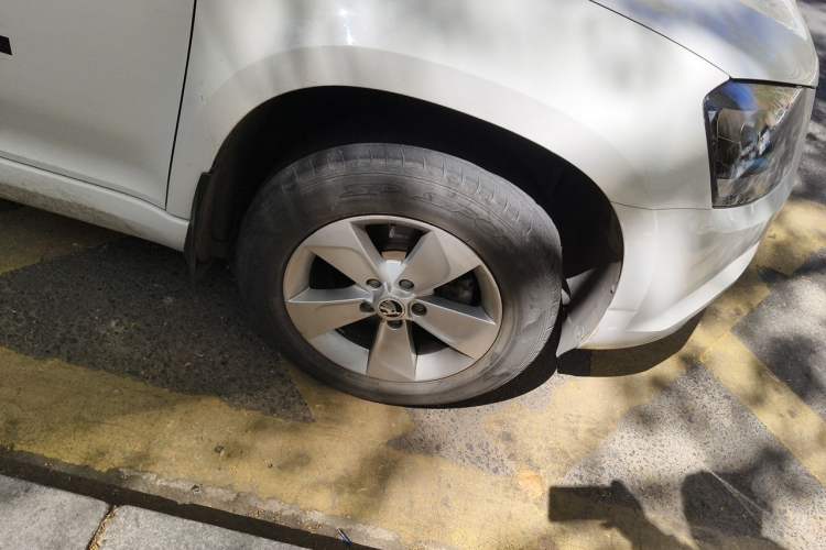 Used Skoda Yeti 2017 TSI280 DSG Advanced Edition Right Front Wheel Hub