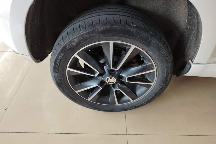 Used Skoda Yeti 2017 TSI280 DSG Advanced Edition Right Rear Wheel Hub