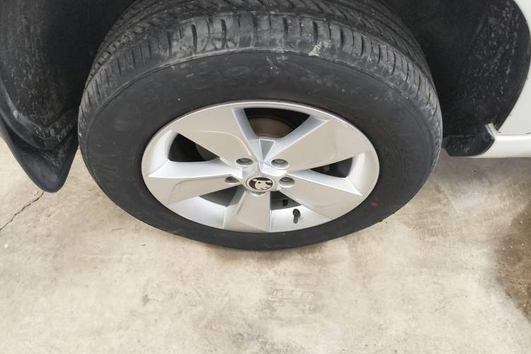 Used Skoda Yeti 2017 TSI280 DSG Advanced Edition Right Rear Wheel Hub