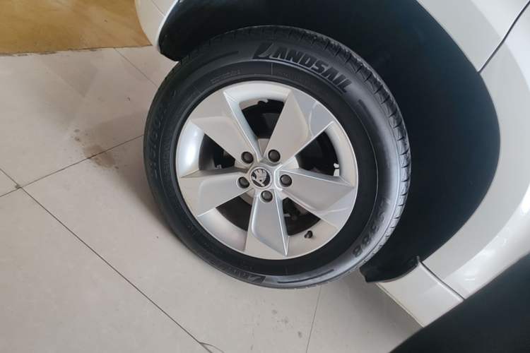 Used Skoda Yeti 2017 TSI280 DSG Advanced Edition Right Rear Wheel Hub