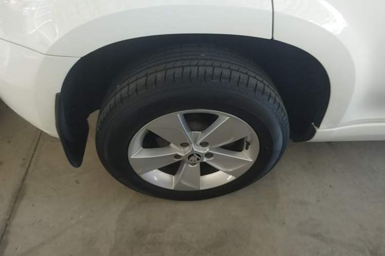 Used Skoda Yeti 2017 TSI280 DSG Advanced Edition Right Rear Wheel Hub