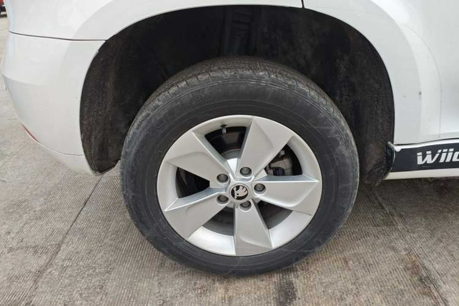 Used Skoda Yeti 2017 TSI280 DSG Advanced Edition Right Rear Wheel Hub