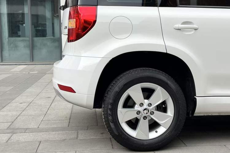 Used Skoda Yeti 2017 TSI280 DSG Advanced Edition Right Rear Wheel Hub
