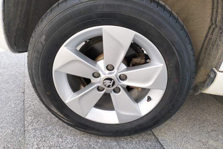 Used Skoda Yeti 2017 TSI280 DSG Advanced Edition Right Rear Wheel Hub
