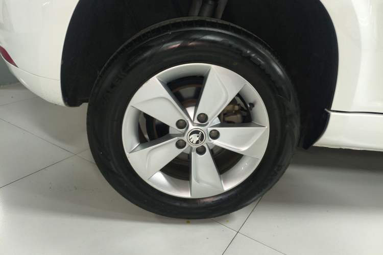 Used Skoda Yeti 2017 TSI280 DSG Advanced Edition Right Rear Wheel Hub