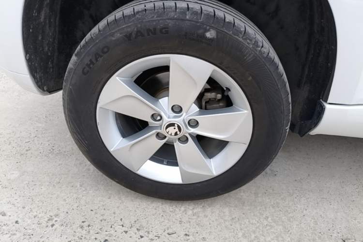Used Skoda Yeti 2017 TSI280 DSG Advanced Edition Right Rear Wheel Hub