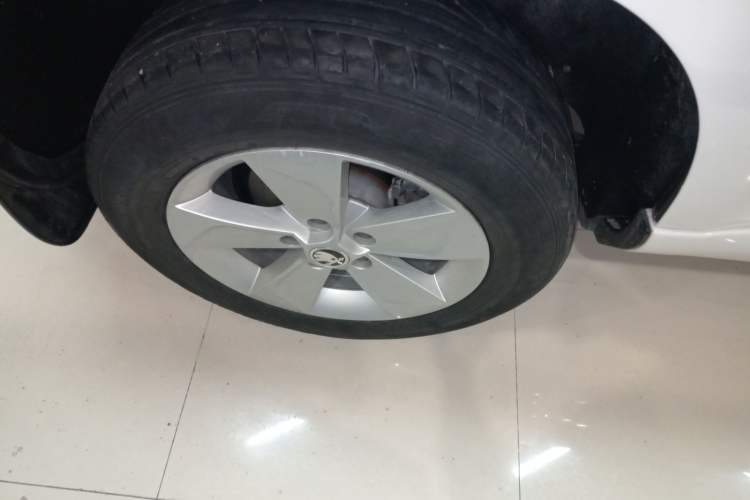Used Skoda Yeti 2017 TSI280 DSG Advanced Edition Right Rear Wheel Hub