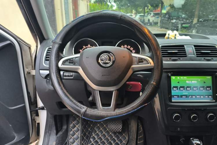 Used Skoda Yeti 2017 TSI280 DSG Car Enjoy Brothers Edition Steering Wheel