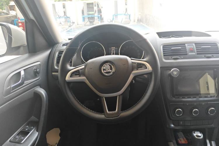 Used Skoda Yeti 2017 TSI280 DSG Car Enjoy Brothers Edition Steering Wheel