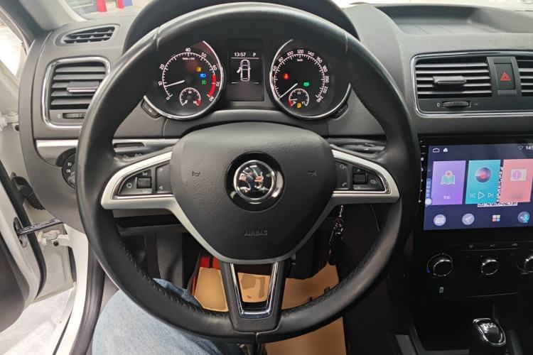 Used Skoda Yeti 2017 TSI280 DSG Car Enjoy Brothers Edition Steering Wheel