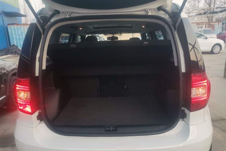 Used Skoda Yeti 2017 TSI280 DSG Car Enjoy Brothers Edition Trunk