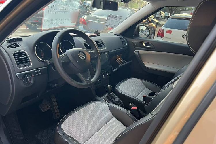 Used Skoda Yeti 2017 TSI280 DSG Advanced Edition Interior 2