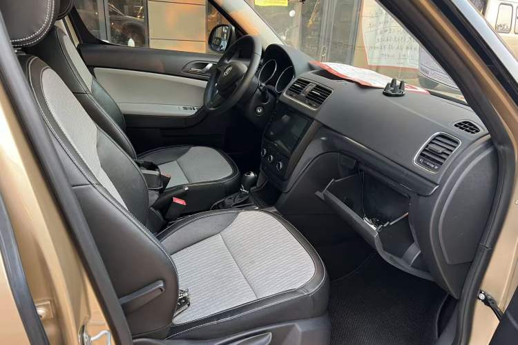 Used Skoda Yeti 2017 TSI280 DSG Advanced Edition Interior 4