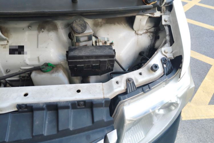 Used Skywell D07 Entrepreneur 2020 All-Electric Van Logistics Vehicle Standard Version with 41.21 kWh Lithium Iron Phosphate Battery Engine Bay Left