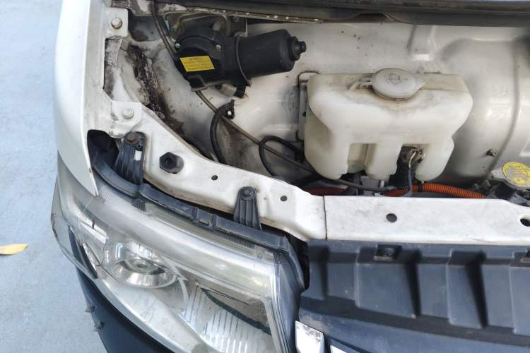 Used Skywell D07 Entrepreneur 2020 All-Electric Van Logistics Vehicle Standard Version with 41.21 kWh Lithium Iron Phosphate Battery Engine Bay Right