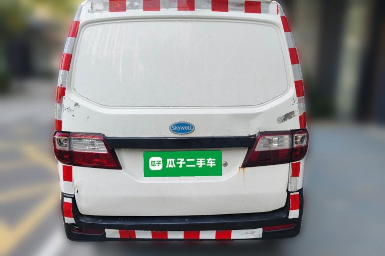 Used Skywell D07 Entrepreneur 2020 All-Electric Van Logistics Vehicle Standard Version with 41.21 kWh Lithium Iron Phosphate Battery Rear