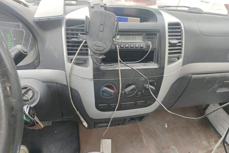 Used Skywell D10 2019 44.6 kWh High-Roof Pure Electric Van Audio And AC Panel